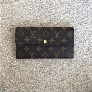 FAUX Louis Vuitton wallet